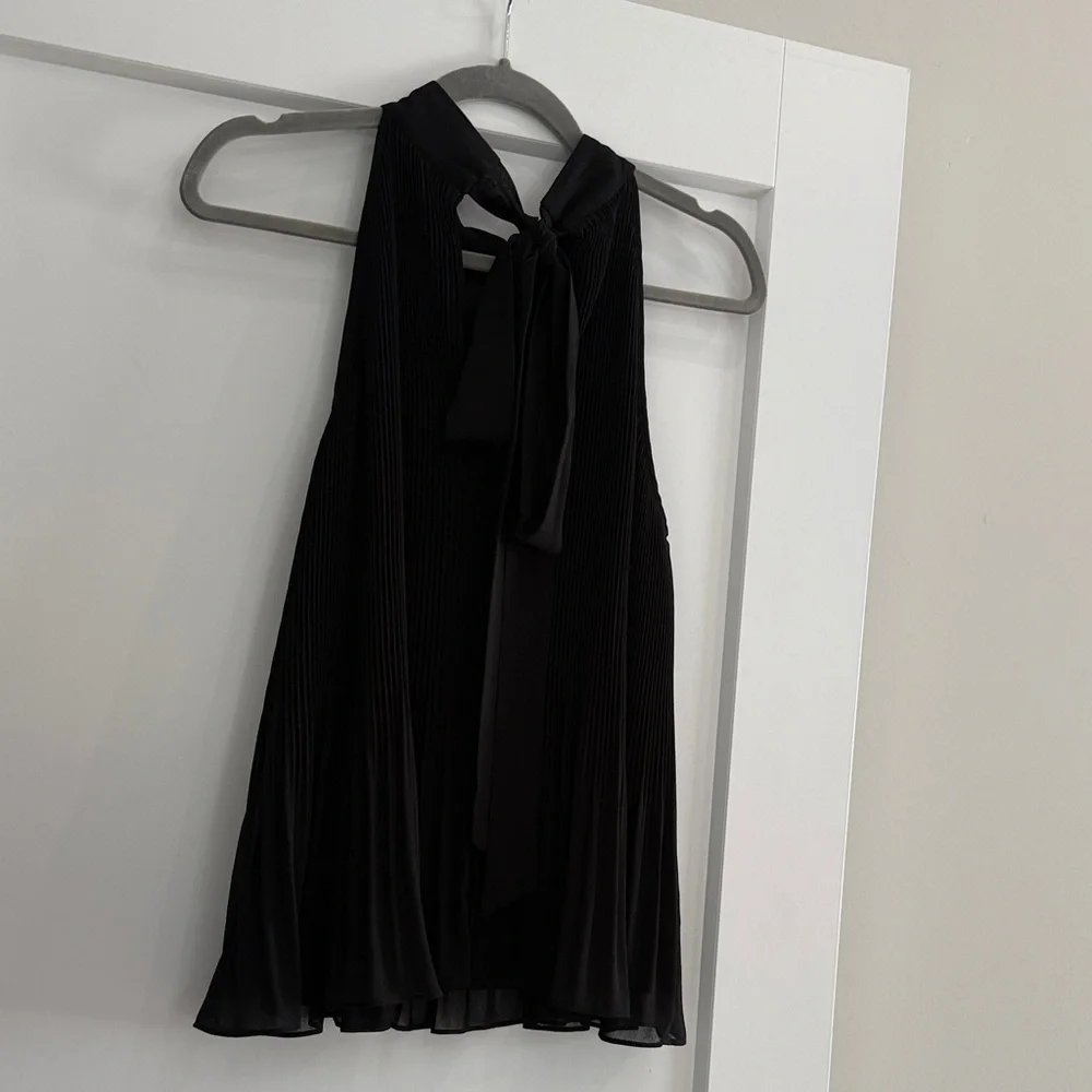 Chic Black Sleeveless Tank Top - Picture 7 of 7